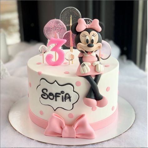 Miny Mouse Cake, Pink Cake Minnie Mouse, Minny Mouse Cake Ideas, Mini Mouse Pink Cake, Cake With Minnie Mouse, Minnie Mouse Cake Without Fondant, Minnie 1st Birthday Cake, Pink 3rd Birthday Cake, Minnie Mouse Cake Design Pink