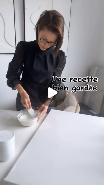 Hanène -Art Texturé et minimaliste on Instagram: "Tout commence par là.  Pour avoir de belles lignes nettes, pleines et régulière, je dois commencer par préparer ma texture avec soins.   c’est à partir de ça que je vais pouvoir créer vos tableaux personnalisés  Pour ma prochaine commande, il y aura deux demis arches et un demi-cercle  Regarde les prochains réel et tu verras la création du tableau  j’ai trop hâte de vous les montrer 😉  #tableaupersonnalisable #tableau3d  #cadeaupersonnalisé #decooriginale #decominimaliste #amenagementinterieur #artdéco  #decominimaliste #peinturemoderne #arttexture #decosalon #tableaurelief #tableau #decopassion #decoration #decohome #tableauacrylique #tableaudecoratif #decomaison #decoaddict" Tableau Relief, Modeling Paste, 3d Shape, Art Texture, May 31, Art Abstrait, Sculpture Art, Aura, Sculpture