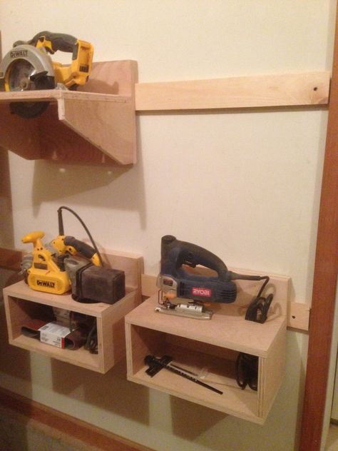 French Cleat Storage, French Cleat System, French Cleats, Basic Woodworking, Studio Spaces, Woodworking Storage, Tool Storage Diy, Storage Wall, Woodworking Patterns