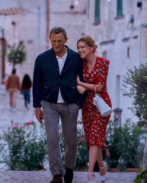 Lea Seydoux James Bond, Bond Outfits, James Bond Style, Daniel Craig James Bond, No Time To Die, Lea Seydoux, Mens Casual Outfits Summer, James Bond Movies, Bond Movies