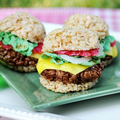 burger treats April Fools Food, Vegetarian Rice Recipes, Pumpkin Rice Krispie Treats, Rice Krispies Recipe, Rice Recipes Vegan, Krispie Treats Recipe, Cereal Treats, Rice Krispy, Thanksgiving Treats