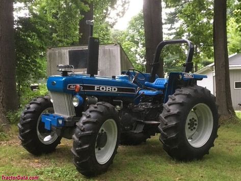 TractorData.com Ford 4630 tractor photos information Fordson Tractor, Ford 3000 Tractor, Farm Images, Tractor Photos, Farming Equipment, Ford Tractor, Tractor Accessories, Tractor Pictures, Ford 8n Tractor