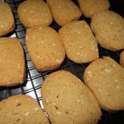 Old Fashioned Ice Box Cookie Recipe @keyingredient Refrigerator Cookies Recipes, Ice Box Cookies, Icebox Cookie Recipe, Refrigerator Cookies, Box Cookies, Icebox Cookies, Cookie Brownie Bars, Spice Cookies, Ice Box