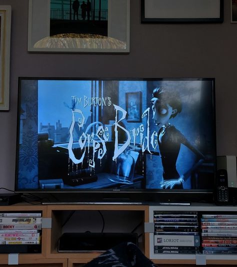 Watching Movies Aesthetic Fall, Tim Burton Living Room, Watching Film At Home Aesthetic, Watching Halloween Movie Aesthetic, Watching Movies Aesthetic Tv, Tim Burton Inspired Room, Tim Burton Movies Aesthetic, Aesthetic Johnny Depp, Tv Aesthetic Watching