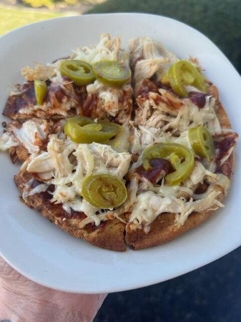 Ashley Tracks Points, Bbq Chicken Pita, Chicken Pita Pizza, Ozempic Meal Plan, Wife Meals, Healthy Bbq Chicken, Ww Dinner Ideas, Weight Watchers Simple Start, Meal Prep Healthy Recipes