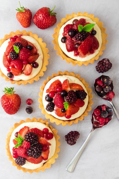 Summer's calling... Any excuse for my favourite classic Pimms summer fruit tart. A sweet shortcrust pastry packed full of strawberries, raspberries and red currants. Sweet, indulgent and super simple. Summer Fruit Tart, Shortcrust Pastry Recipes, Red Currants, Fruit Tart Recipe, Pastry Cook, Homemade Pastries, Fruit Filling, Refreshing Desserts, Summer Dessert Recipes