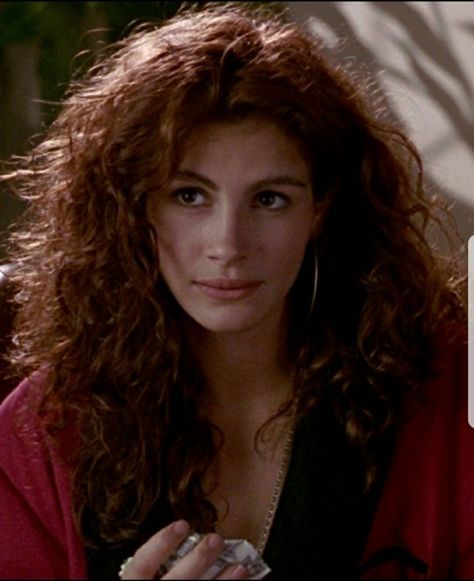 Julia Roberts Hair Curly, Julia Roberts Curly Hair, Julia Roberts Hair, Robert Movie, Julia Roberts Style, Pretty Woman Movie, Wild Curly Hair, 90s Hairstyles, Julia Roberts