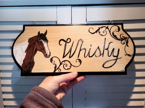 Stall Signs For Fair, Horse Signs Wooden, Stall Signs Horse, Horse Stall Decorations, Horse Stall Sign, Stall Decorations, Horse Doors, Pyrography Ideas, Stall Signs