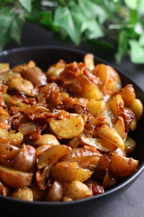 Recipes With Red Onion Dinners, Sweet Potato Apple Onion Recipe, Red Potato And Onion Recipes, Irish Red Potatoes Recipe, Carmelized Potatoes, Recipes With Red Potatoes, Red Potatoes And Onions, Caramelized Potatoes, Red Potato Recipes