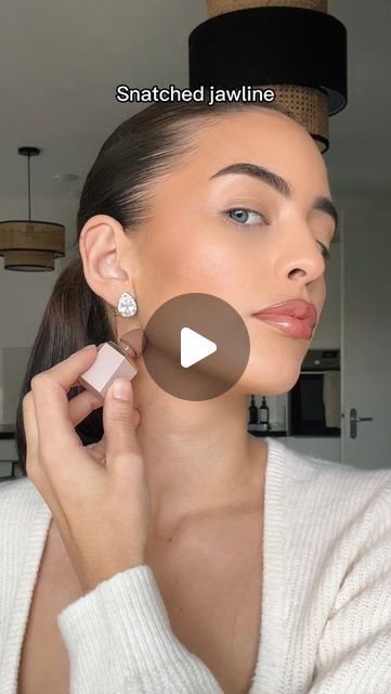 DAFNE SIERRA on Instagram: "Snatched jawline 🫱🏼‍🫲🏽 audio: @allythingsbeauty" Snatched Jawline, Defined Jawline, How To Contour, Makeup Artist Tips, Natural Skin Tone, Makeup Mistakes, Matte Powder, Angled Brush, Makeup Transformation