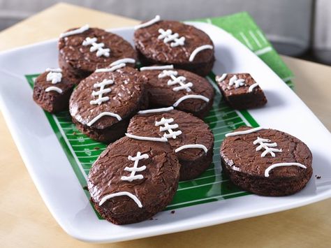 Tailgating!! Football Brownies, Football Treats, Football Cookies, Football Snacks, Football Party Food, Brownie Desserts, Superbowl Snacks, Super Bowl Party, Superbowl Party Food