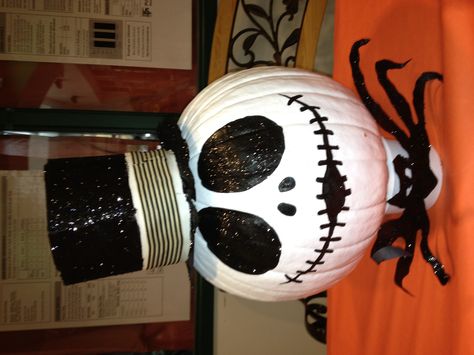 Jack Skellington Jack O Lantern, Cute Pumpkin Painting Ideas, Cute Pumpkin Painting, Disney Pumpkin Painting, Halloween Pumpkin Crafts, Jack Skellington Pumpkin, Pumpkin For Halloween, Creative Pumpkin Painting, Pumpkin Decorating Contest