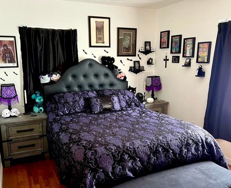 A luxurious King size bedding set fit for royalty. A bedding set which includes a duvet cover, two shams and one small decorative pillow made in gorgeous soft purple and black chenille tapestry fabric. The duvet is trimmed at the edges with rich black cording and is lined on the inside in black satin. There is a zipper underneath at one end to insert the comforter inside. The shams are also trimmed with black cord trim and the decorative pillow is trimmed with rich bullion fringe. Gorgeous! This Dark Bedroom Inspirations, Steampunk Bed, Goth Room, Bullion Fringe, Black Tapestry, Boho Duvet, Bedroom Stuff, Blue Bedding Sets, Unique Bedding Sets