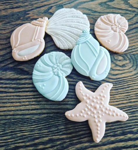 Beach Baby Shower Theme, Shell Cookies, Seashell Cookies, Preppy Birthday, Beach Cookies, Beach Baby Showers, Small Bakery, Preppy Things, Birthday Cookie