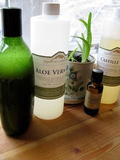 Methow Valley Herbs: Make your own herbal shampoo: Mountain Rose Herbs Blog Contest Homemade Shampoo Recipes, Haircare Natural, Herbal Shampoo, Shampoo Recipe, Mountain Rose Herbs, Homemade Shampoo, Diy Shampoo, Homemade Products, How To Dry Rosemary