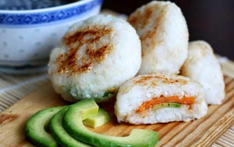 Yaki Onigiri With Sweet Potato and Avocado Filling [Vegan, Gluten-Free] | One Green Planet Pan Fried Rice, Sweet Potato And Avocado, Fried Rice Balls, Cooking Risotto, Yaki Onigiri, Kotak Bento, Sicilian Food, Japanese Diet, Quirky Cooking