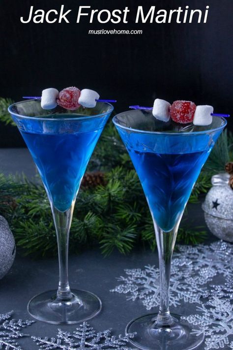 This gorgeous Jack Frost Martini is an excellent addition to any holiday party. It's a classic martini with a chilly blue curacao twist!#martini #cocktaildrinks #cocktailrecipes #holidaycocktail Bacon Ranch Cheese Ball Recipe, Holiday Martinis, Martinis Drinks, Citrus Cocktails, Gel Wax, Classic Martini, Cheese Ball Recipes, Boozy Drinks, Drinks Alcohol