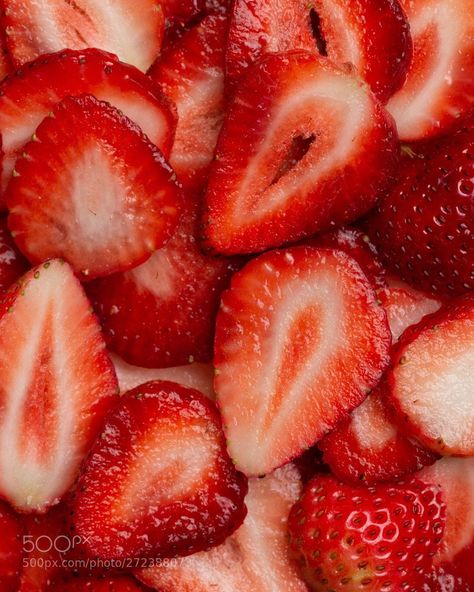 Inside Of Strawberry, Strawberries Reference, Painting Nikes, Strawberry Texture, Fruit Presentation, Strawberry Background, Cut Strawberries, Wallpapers Ideas, Sliced Strawberries