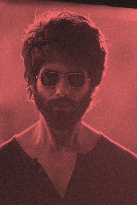 Kabir Singh Wallpapers, Fall Background Wallpaper, Dp For Whatsapp Profile, Kabir Singh, Famous Indian Actors, Broken Screen Wallpaper, Indian Actors, Cricket Wallpapers, Broken Screen