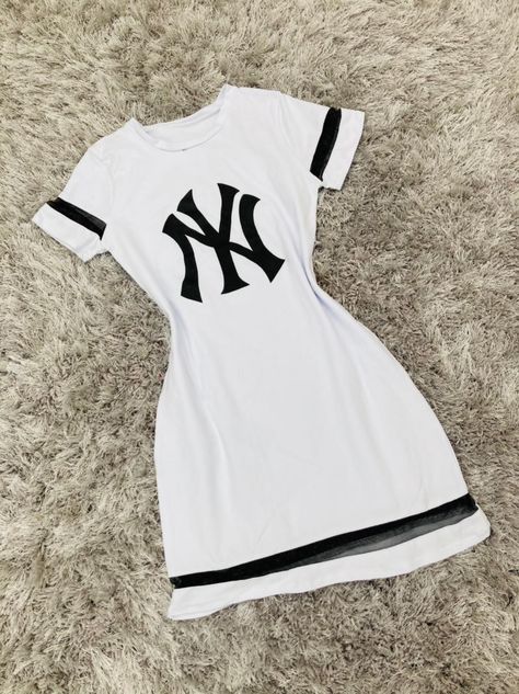 Diy Clothes Tops, Sport Nike, Modesty Outfits, Trendy Shirt Designs, Bts Inspired Outfits, Trendy Dress Outfits, Casual Day Outfits, Classy Casual Outfits, Easy Trendy Outfits