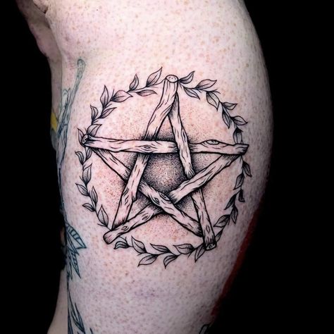 Pentacle Tattoo, Moon Pentacle, Triple Moon, Drawing Poses, Geometric Tattoo, Tatting, Dream Catcher, Tattoo Ideas, Mario