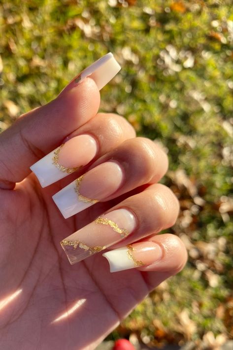 French Tip Nails With Gold Foil, Gold Outline French Tip, French Tip White And Gold, Gold And White French Tip Nails, White And Gold Square Nails, Gold French Tip Nails Square, Sweater French Tip Nails, White And Gold French Tips, White And Gold French Tip Nails