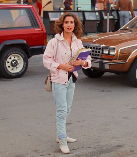 Back To The Future Jennifer, Pink Jacket Outfit, Parker Outfit, Estilo Swag, Floral Vests, Blue Vest, 80s Outfit, Blue Vests, Black Vest