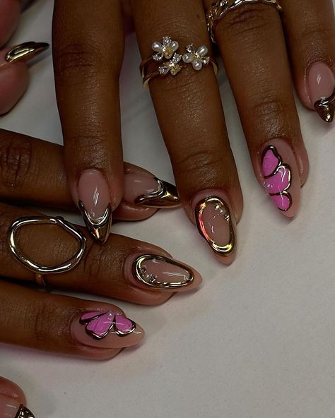 Edith✨️ | GEL-X EDUCATOR | TRAININGS | Brea, CA 📍 (@chibimoon.nails) • Instagram photos and videos Long Nails With Two Short Ones, Almond Classy Nails Designs, Short Almond French Tip Nail Design, Nail Ideas With Pink, Trending Nail Designs 2024, Ghana Nails, Chrome Almond Nails Designs, Short Almond Nails Winter, Short Almond Designs