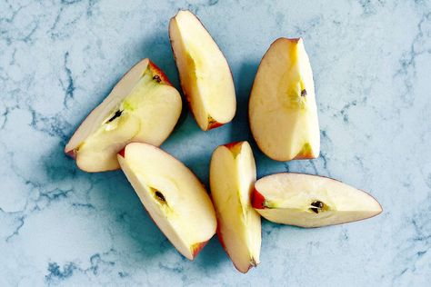 The Best Way to Keep Apples From Turning Brown How To Keep Sliced Apples Fresh, Keep Apples From Turning Brown, Apple Dishes, Fruit Recipes Healthy, Brown Apple, Sliced Apples, Apple Pumpkin, Wine Magazine, Apple Dessert