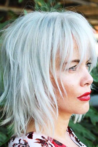 Layered Long Platinum Blonde Bang #layeredhair #bob #bangs Shags For Straight Hair, Silver Hair With Dark Underneath, Shag Haircut Side View, Gray Bob, Medium Shaggy Hairstyles, Medium Shag, Medium Shag Haircuts, Chic Short Haircuts, Choppy Haircuts