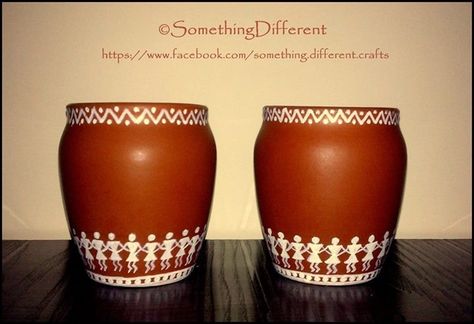 Varli Painting On Pot, Warli Art On Pots Terracotta, Varli Painting Art On Pot, Clay Pot Art Design, Pot Painting Ideas Black, Worli Painting On Bottles, Warli Art Designs On Pots, Worli Painting On Pot, Warli Paintings On Pots