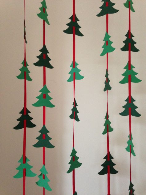 Christmas Diy Ideas Decoration Simple, Easy Christmas Room Decor, Christmas Wall Decorations Diy, Easy To Make Christmas Decorations, Christmas Wall Decor Ideas Diy Crafts, Christmas Paper Decorations Diy, Christmas Backdrop Diy, Diy Christmas Wall Decor, Diy Christmas Wall