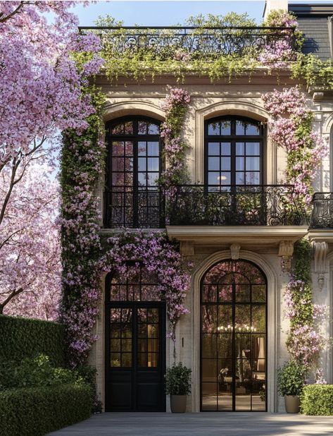 French Mansion Garden, Luxury Garden Aesthetic, Romantic Home Exterior, French Apartment Exterior, French Villa Exterior, French Modern House, French Mansion Interior, Modern French Mansion, French Chateau Exterior