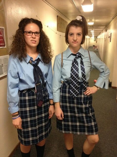 Mia and Lily from Princess Diaries. Lily And Mia Princess Diaries, Mia And Lily Princess Diaries, Mia And Lily Princess Diaries Costume, Iconic Female Movie Characters Costumes, Friend Costume Ideas Two, Easy Duo Costumes, Duo Costume Ideas, Costume Ideas Easy, Austin Powers Costume