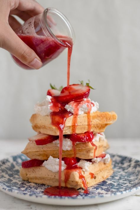 vegan strawberry shortcake waffles Strawberry Shortcake Waffles, Summer Waffles, Vegan Summer Desserts, Cafe Items, Waffles Vegan, Vegan Strawberry Shortcake, Vegan Brunch Recipes, Eat Enough, Food Reference