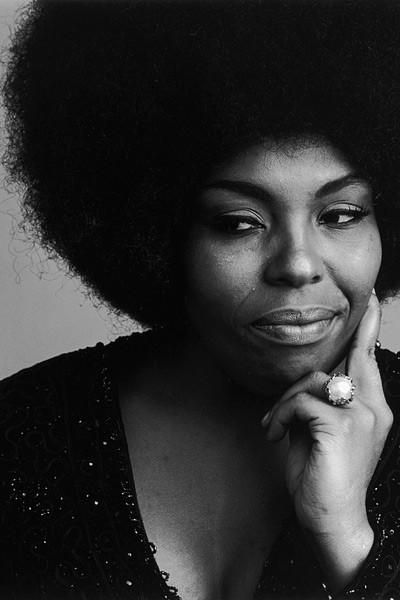 Roberta Flack Drops Special 50th Anniversary Versions of ‘Chapter Two’ and ‘Quiet Fire’ | EURweb Hally Berry, Roberta Flack, Black Music, Jazz Blues, Folk Music, Music Icon, Soul Music, Music Legends, Female Singers