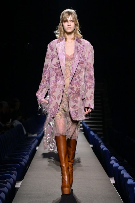 Lavender Clothing, Violet Vibes, Designer Sportswear, Winter 23, Womenswear Fashion, Runway Collection, Fall 2023, Fabulous Fashion, Dries Van Noten