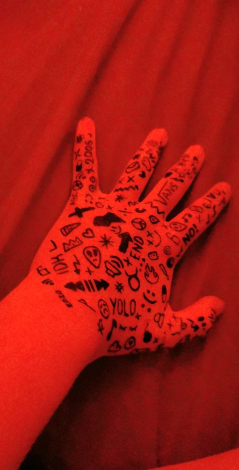 Tiny hand doodles/ hand art Hand Doodles Ideas, Sharpie Hand Doodles, Arm Doodles, Doodles Hand, Hand Doodles, Doodle Tattoo, Small Hand Tattoos, Hand Draw, Hand Sketch