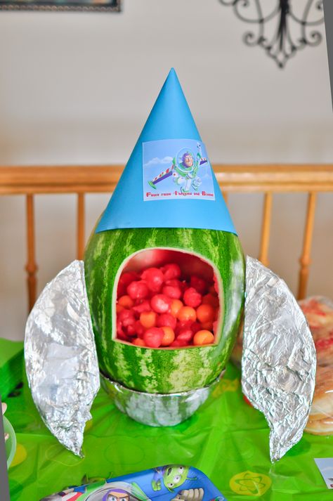 Watermelon rocket for my son's Buzz Light Year birthday party. Teen Birthday Ideas, Buzz Lightyear Birthday Party, Buzz Lightyear Party, Buzz Lightyear Birthday, Rocket Party, Toy Story Party Decorations, Toy Story Baby, Toy Story Theme, Story Birthday