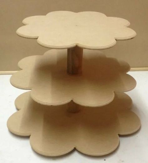 Porta Cupcakes, Cardboard Crafts Diy, Baby Shower Princess, Cupcake Stand, Diy Gift Box, Diy Cardboard, Paper Crafts Diy Tutorials, Cardboard Crafts, Diy Birthday