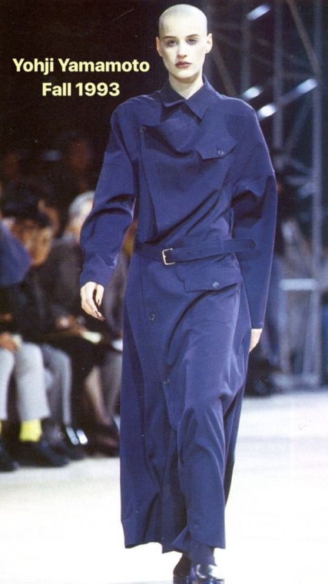 Yoji Yamamoto, Yohji Yamamoto, Minimal Fashion, Look Cool, 90s Fashion, Runway Fashion, A Man, High Fashion, Fashion Inspo