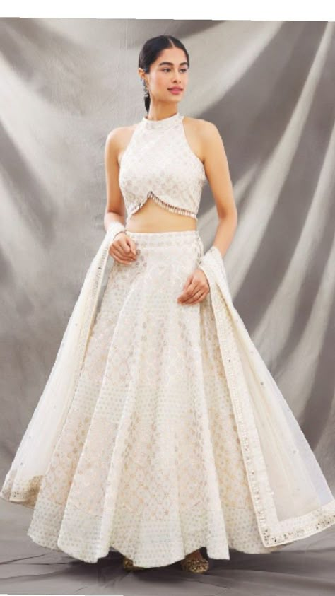 Halter Choli Designs, Lengha Blouse Designs Ideas, Ghagra Blouse Designs, Lehenga Choli Blouse Designs, Blouse Design For Lehenga, Blouse Designs For Lehenga, Blouse Designs Lehenga, Ghagra Choli Designs, White Blouse Designs