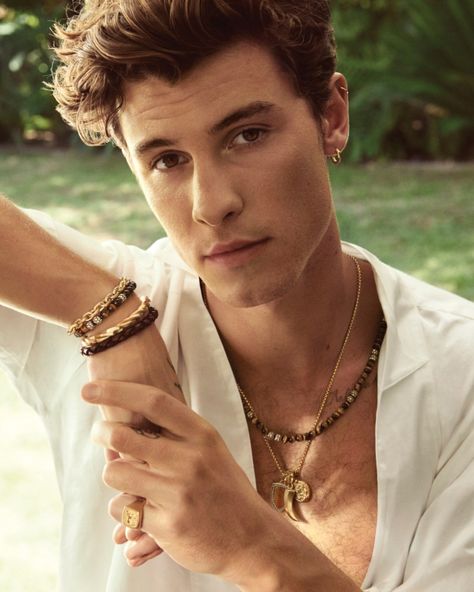 Shawn Mendes 2017, Hot Shawn Mendes, Shawn Mendes Photoshoot, Shawn Mendes Memes, Shawn Mendes Imagines, Hair Undercut, Canadian Boys, Canadian Men, Faded Hair