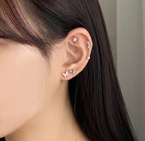 2nd Ear Piercing, Ear Images, Minimalist Ear Piercings, Aesthetic Earrings, Pretty Ear Piercings, Cute Ear Piercings, Earrings Aesthetic, Pierced Jewelry, Girly Jewelry