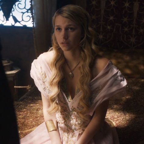 Myrcella Baratheon Dress, Myrcella Lannister, Baratheon Aesthetic, Myrcella Baratheon, House Baratheon, Medieval Fantasy, Disco Ball, Wolves, Cool Girl