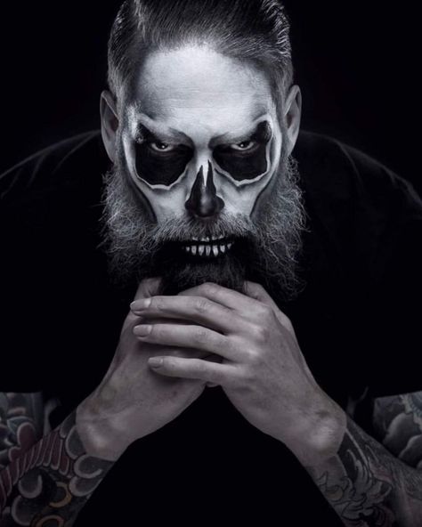 Skull Makeup Beard, Beard Halloween Makeup, Mens Halloween Makeup, Skull Face Makeup, Beard Makeup, Zombie Make Up, Halloween Beard, Beard Costume, Halloween Makeup Clown