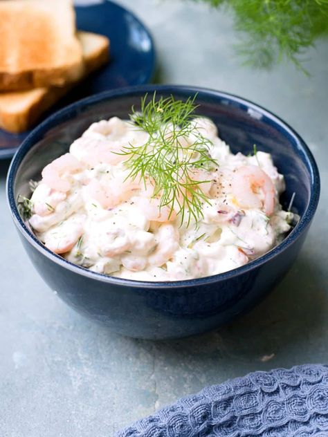 Skagenröra-Swedish shrimp salad - Scandicuisine Oven Potatoes, Salad With Shrimp, Ancestral Diet, Bread Toppings, Potatoes In Oven, Gluten Free Egg Free, Large Shrimp, Seafood Salad, Crispy Onions