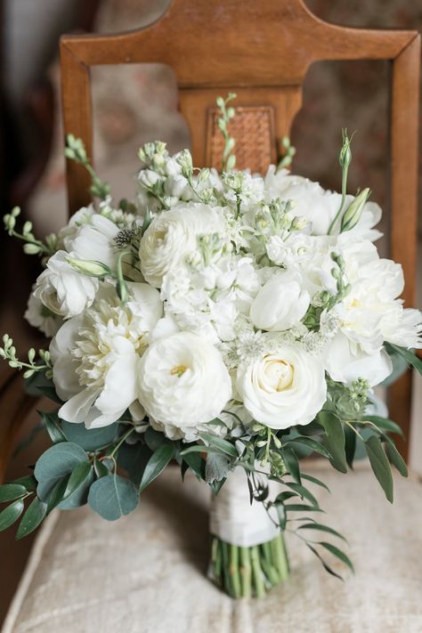 White Fall Flowers, End Of Aisle Flowers, White And Green Bridesmaid Bouquet, White Bridal Bouquet With Greenery, Wedding Bouquets Winter, Sage Green Wedding Flowers, Wedding Flowers Church, White Peony Bouquet Wedding, White And Green Bridal Bouquet