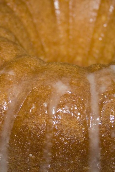 Sprite Pound Cake Sprite Pound Cake Recipe, Sprite Cake, Cake Glaze, Pound Cake Glaze, 7up Pound Cake, Lemon Pound Cake Recipe, Glaze For Cake, Pound Cake Recipe, Lemon Glaze