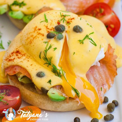 The best ever eggs benedict with smoked salmon, homemade Hollandaise sauce and avocado! The perfect weekend breakfast recipe! Best Eggs Benedict, Seafood Main Course, Appetizer Soup, Salmon Eggs Benedict, Smoked Salmon Eggs, Weekend Breakfast Recipes, Benedict Recipe, Smoked Salmon And Eggs, Best Eggs